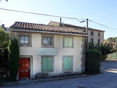 Schleusenwärterhäuschen mit Infotafel ... Schleusenwärterhäuschen mit Infotafel ...