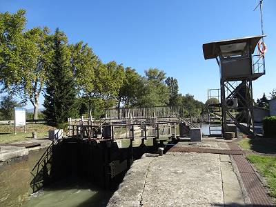 Hier hat der Schleusenwärter den Überblick im Tower ... Hier hat der Schleusenwärter den Überblick im Tower ...