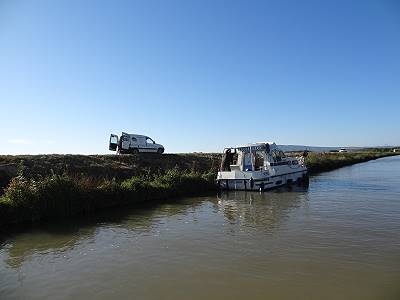 Schwesterboot LORIOT en panne Schwesterboot LORIOT en panne