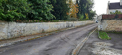 Zu Fuß unterwegs auf schmalen Straßen ... Zu Fuß unterwegs auf schmalen Straßen ...