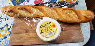 So schmeckt es am besten: K�se und Baguette!