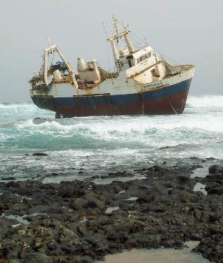... wie mag man das Schiff nur bis hierhin bekommen haben??