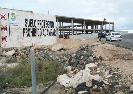 Campen ist in der City von El Cotillo verboten - schade, oder? :-))