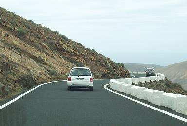 Vor einem der Schleicher, im Nacken der Raser - unterwegs auf der Passstrae ...