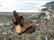 2004: Einstiges Jucar-Wrackteil am Strand ...