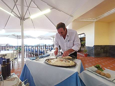 ... beim Fisch im Salzmantel bei den Pescadores ...