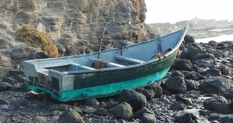 Verlassene Patera an der Costa Calma (Bild: Fuerteventura Nachrichten)