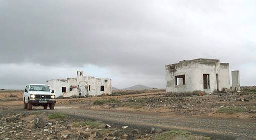 ... und unvernderte Ruinen am Abzweig nach Tindaya ...