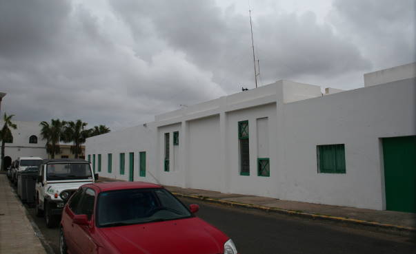 "Katasteramt" mit Antennenwald auf dem Dach ..?