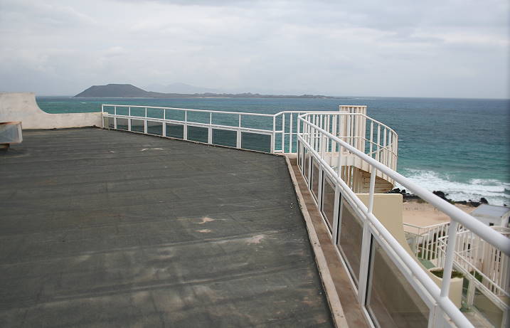 Blick bis nach Lobos: Auf dem Dach des Tres Islas ...