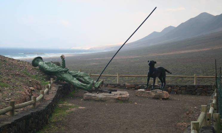 Merkwürdige Figurengruppe an der Bar Cofete ... Merkwürdige Figurengruppe an der Bar Cofete ...