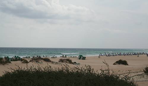 Strand neben dem Oliva Beach: Soll hier abgerissen werden ..?
