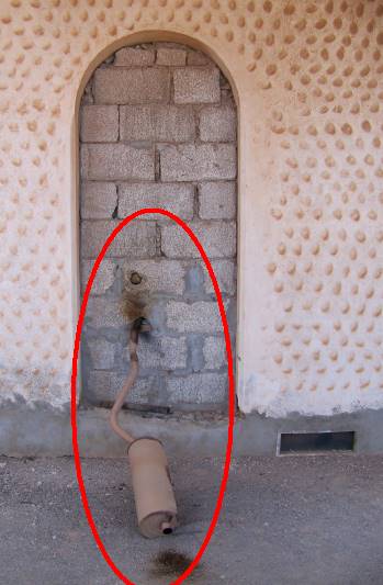 ... mitsamt Auspuff auf der anderen Seite ...