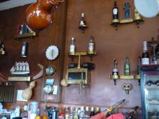 Ein paar Teile noch an der Barwand ...