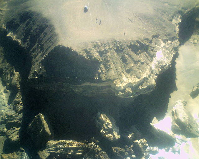 Auto und zwei Zuschauer: Der erste Blick zurck ...