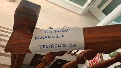 Immerhin: Vor losem Gelnder wird gewarnt!