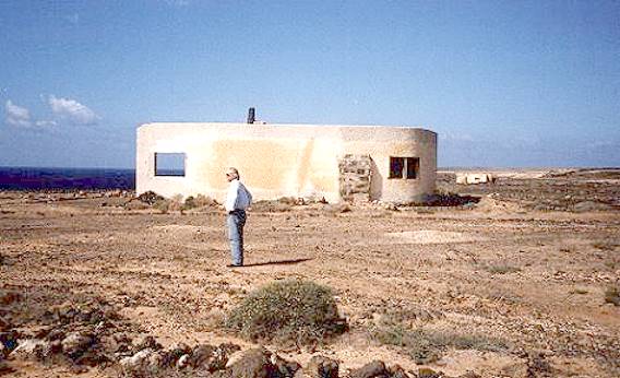 Vor dem Horrorhaus ...