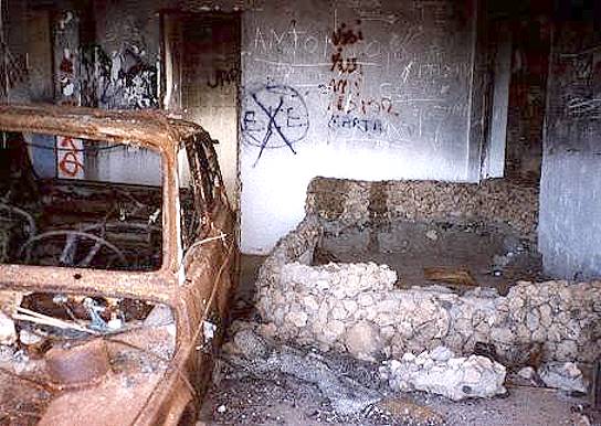 ... berreste von Autos, Ziegen und Bewohnern ... ???