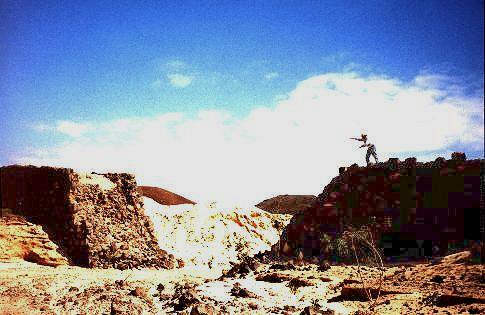 Auf dem Rundkurs: Reste einer Sperrmauer?