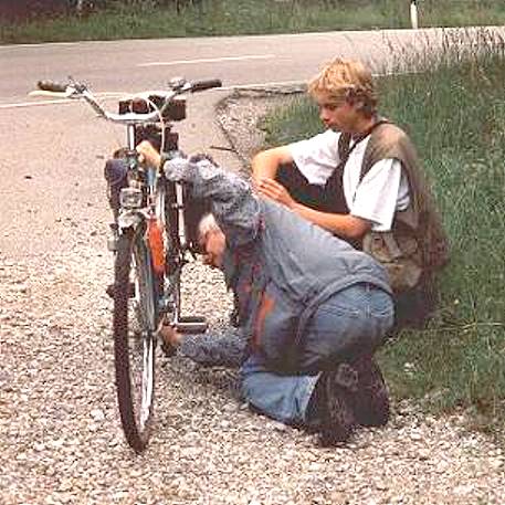 EXPLORER bastelt am Rad ... 