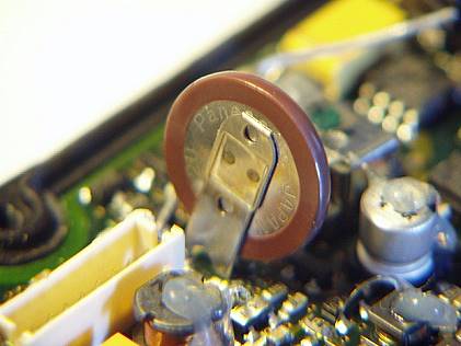 Der Ersatzakku an Ort und Stelle ...