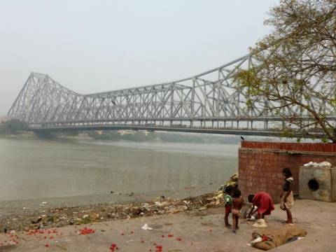 Gangesbrcke fr ber 4,5 Millionen Menschen tglich ...