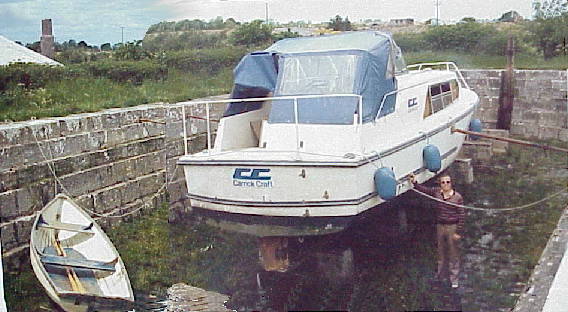 ... ein "stolzer" Kapitn begutachtet sein Werk ...