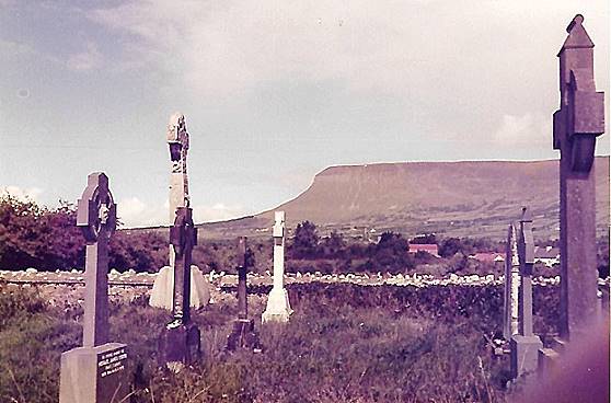 Besuch 1977: Am Friedhof Drumcliff ...