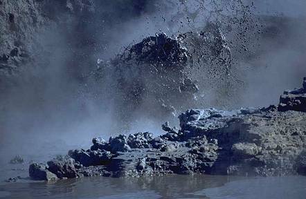 ... heftiges Gebrodel ...