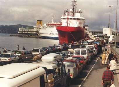 Warteschlange in Bergen ...
