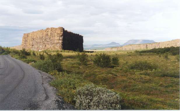 Der Hufeisenfelsen von Asbyrgi ...