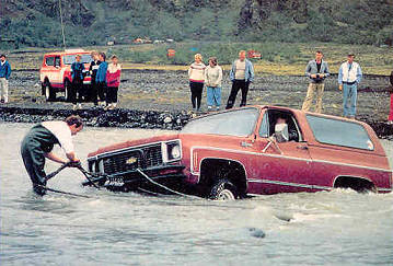 "The Art of Driving" in islndischen Furten ... :-)