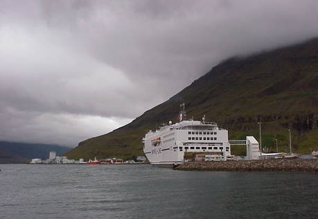 Die Norrna: Wichtigstes Gebude im Ort ...