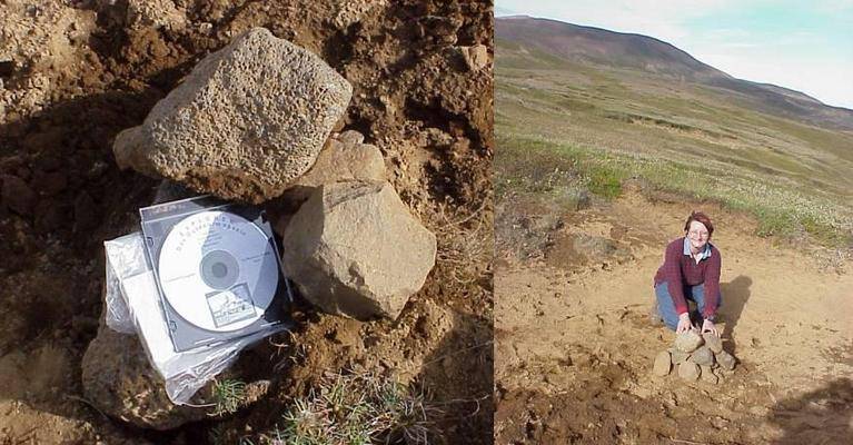 05.09.2003: Ein Steinhügel mit CD wird errichtet ... 05.09.2003: Ein Steinhügel mit CD wird errichtet ...