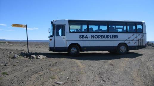 Aufbruch mit dem Linienbus ...