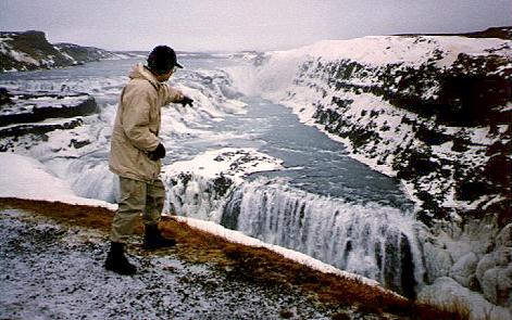 ... Am vereisten Gullfoss ...