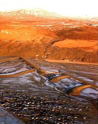 ... und im Umland die Spuren der Verwstung ...