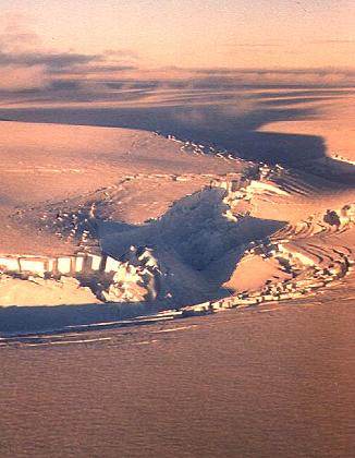 ... unter uns der Einbruchgraben des Vulkans ...
