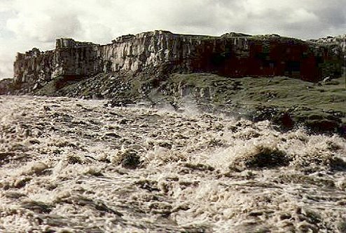 ... brodelndes Wildwasser ...