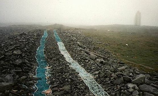 Fischernetzpiste kurz vor dem Leuchtturm Hraunhafnartangi ... Fischernetzpiste kurz vor dem Leuchtturm Hraunhafnartangi ...