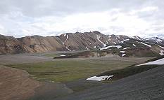 Die hellbraunen Pyrithänge sind typisch für Landmannalauga Die hellbraunen Pyrithänge sind typisch für Landmannalauga