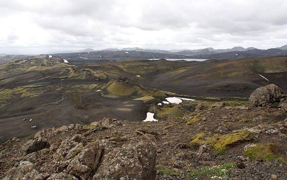 Blick vom Lakigipfel auf die 230 Jahre alte Vulkankette Richtung SW