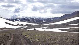Von da unten zieht sich die Hrafntinnusker herauf ... Von da unten zieht sich die Hrafntinnusker herauf ...