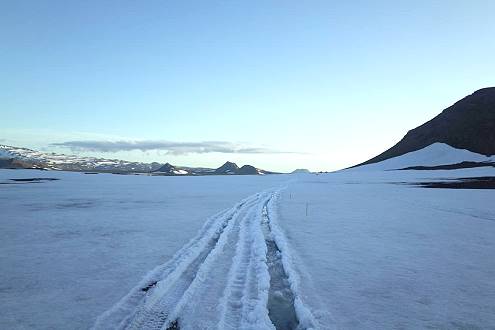 Rasanter Rckzug in den tiefen Rillen unseres Unimogs