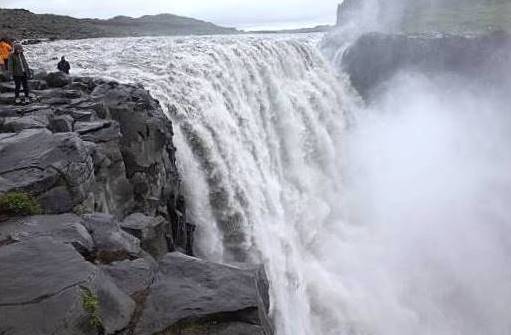 Der gewaltige Dettifoss - und sein Hinterland ...