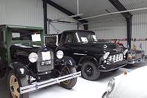 Edelkarossen: Mitte Leichenwagen, hinten Pr�sidenten-Chevrolet ...