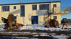 ... oder Industriekunst vorm Haus ..?