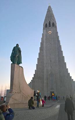 Erik der Rote vor der Halgrimskirkja
