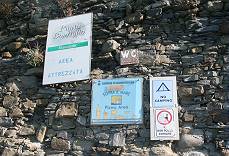 Schilderwald als Wegbegleitung ...