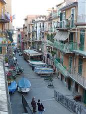 ... durch enge Gassen ...